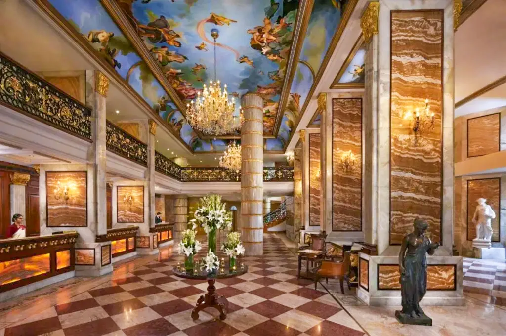 Hotel The Royal Plaza 2