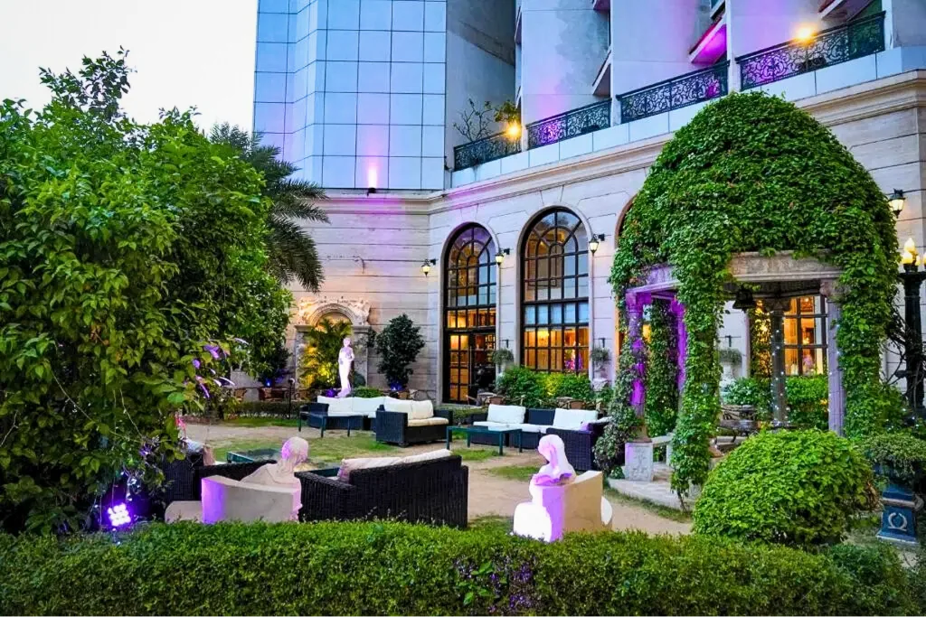 Hotel The Royal Plaza 5
