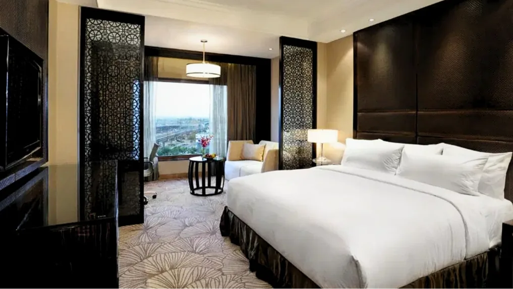 Crowne Plaza 2