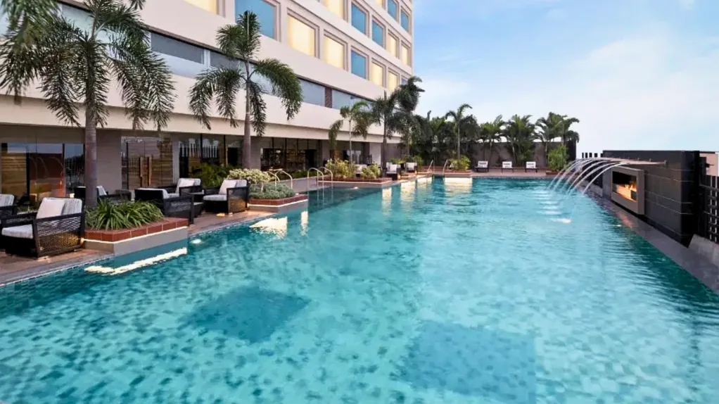 Crowne Plaza 3